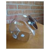 Glass cookie jar with lid