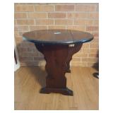 Wooden table w/ drop leaf sides 23x26x16