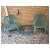 plastic chairs / 50 ft water hose