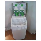 Air Care humidifier w/ accessories, works