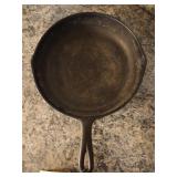 Cast iron skillet 8G7 10"