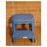 Rubbermaid plastic step stool 16"