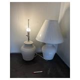 Set of 2 Table Lamps, both work, one missing a