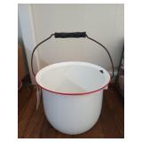 Enameled pail with lid 8x9.5