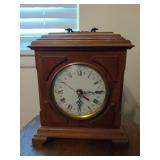 Wooden mantle clock 11 x 8.5 x 4