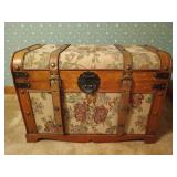 Beautiful trunk 18 x 15 x 26