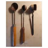 3 lead ladles
