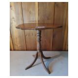 Wooden side table 25x21x22