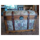 Beautiful wooden trunk 22 x 18 x 30