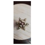 Vintage rhinestone and gold brooches pin