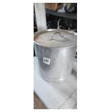 aprox 10 gal stock pot made by vasconia all