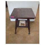 Oak lamp table 29x24x24