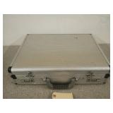 Aluminum locking briefcase/gun case 5x19x14