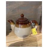 Ceramic teapot with lid