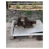 Heavy duty table vice.  Rock Island  28 x 15