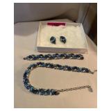 Vintage Lisner 4pc. set. Necklace, bracelet and