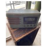 Antique radio 9 1/2 x 17 x 7 1/2
