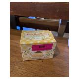 Avon little Dutch kettle