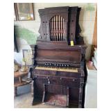 Beautiful antique Organ.    Smith American organ
