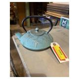 Japanese cast iron kettle or teapot  ï¿½Tetsubinï¿½.