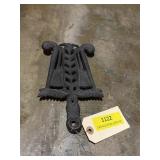 Vintage Wilton broom cast iron footed trivet 8
