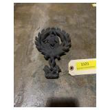 Vintage cast iron American Eagle footed trivet 8