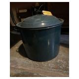 Vintage green speckled enamel crockpot with lid