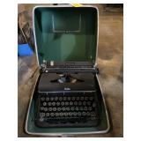 Royal typewriter 1940s to 50s Royal quiet deluxe