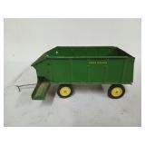 Metal John Deere toy hay hauler