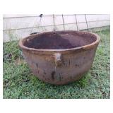 Cast iron cauldron w/ drain holes 12x21