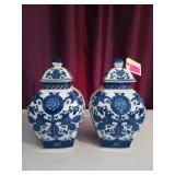 Pair of Oriental urns 13