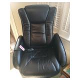 Massaging chair, works, has ottoman