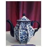 Ceramic teapot 8"