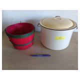 2.5 gallon beige enamel soup pot with red