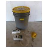 5 gallon minnow bucket with portable air pumps