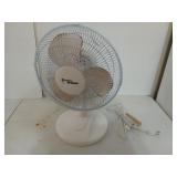 Hawaiian breeze oscillating desk fan, works, 19 in