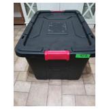 Heavy duty 27 gallon storage tub with latching lid