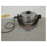 Old waffle maker, works, makes two waffles,
