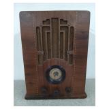 Truetone model 585 tube radio circa 1930s,