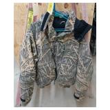 Mossy Oak camo hunting jacket, size large,