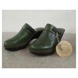 Pair of new green Clarks "Born" heels, size 8