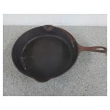 Griswold 704 E #8 cast iron skillet, 10 in
