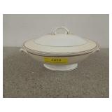 Homer Laughlin eggshell Georgian soup tureen