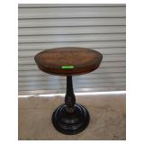Round pedestal table with decorative top, 28x21