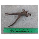 Cast iron hand saw tooth setter