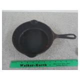 Wapak #5 cast iron skillet