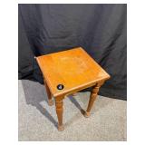 18" Oak Side Table