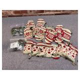 Christmas Decor, Wreaths & Mittens