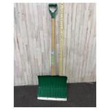 Snoforce snow shovel