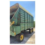 John Deere 716A silage wagon on a John Deere 1275
